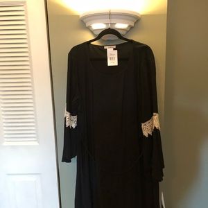 🎷NWT🎻Trendy Dress, Bell sleeves with Lace